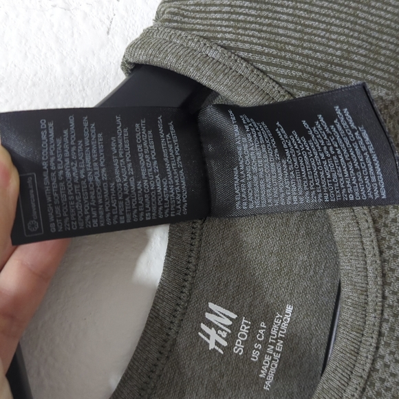 H&M workout top - Picture 3 of 8